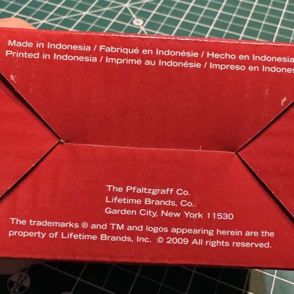 Pfaltzgraff Winterberry Salt & Pepper Shaker Set - Picture 2 of 4